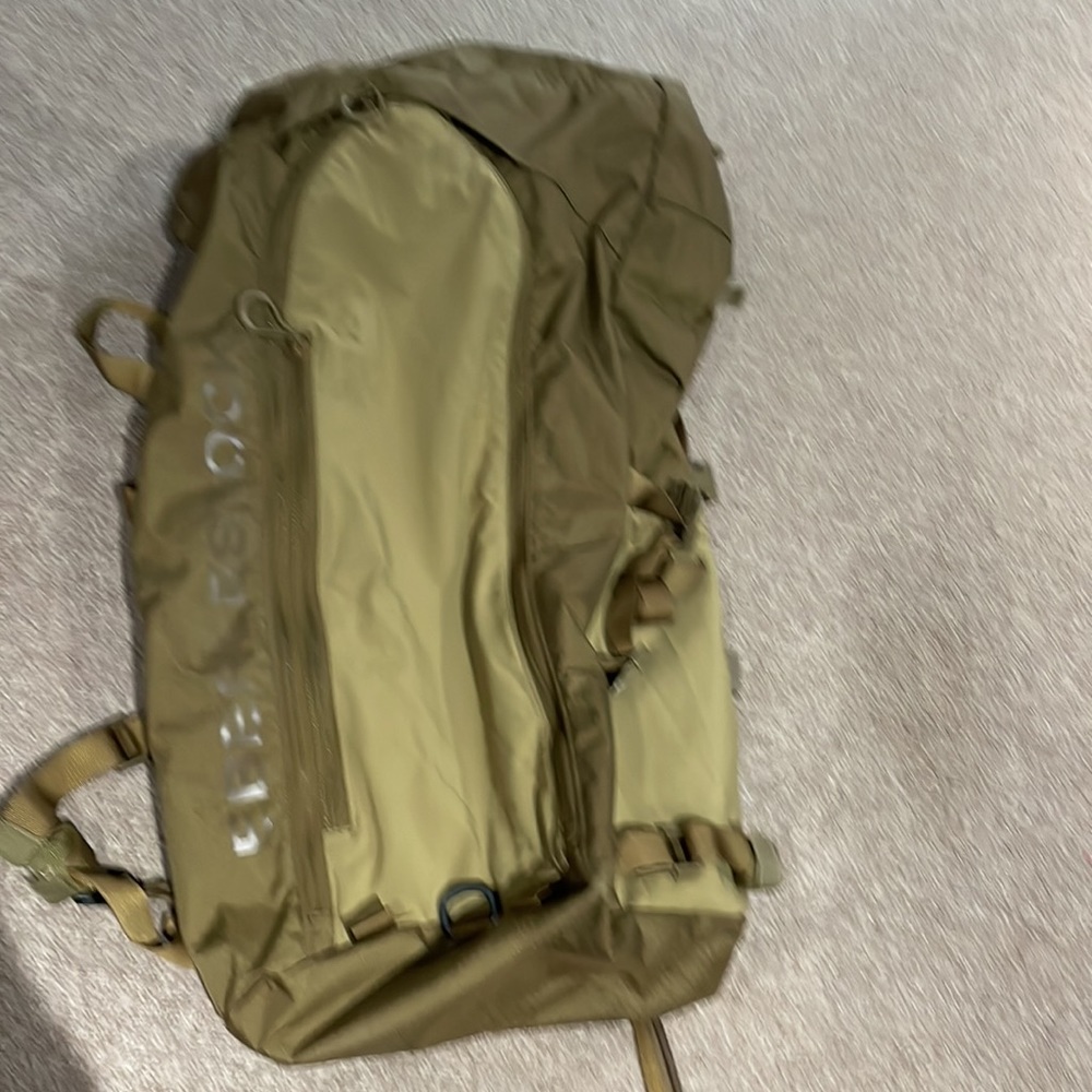 Eberlestock Vapor 5000 bag in coyote.